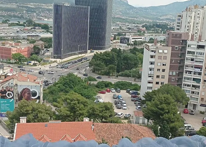 Step 2 Sky Apartment Split